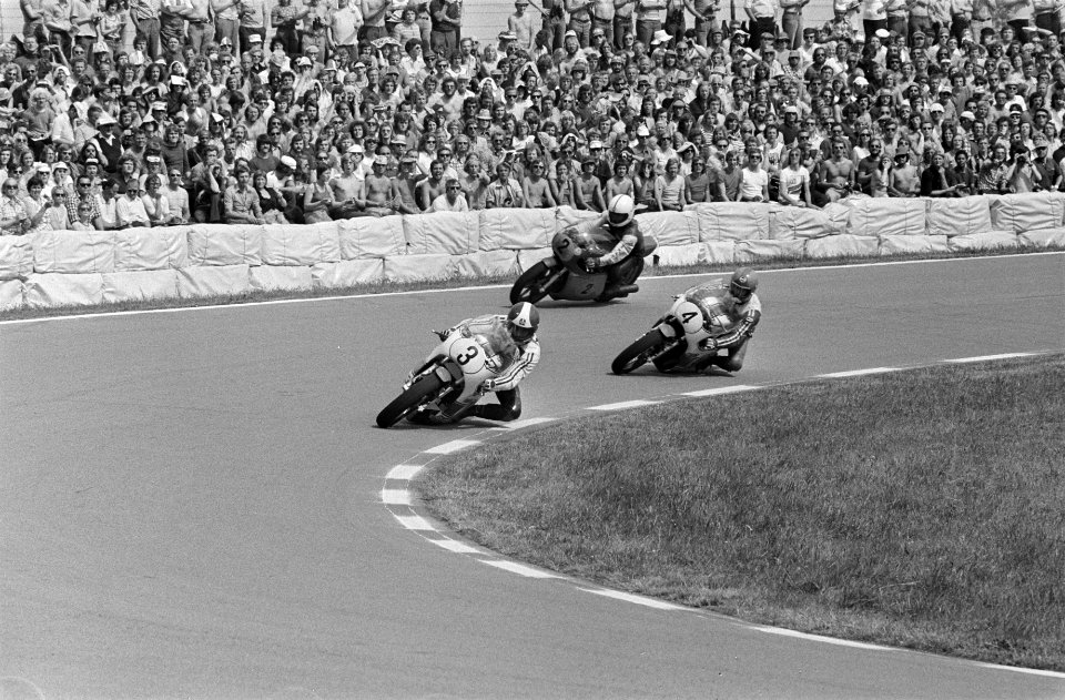 Giacomo Agostini (3) op kop, Bestanddeelnr 927-2906