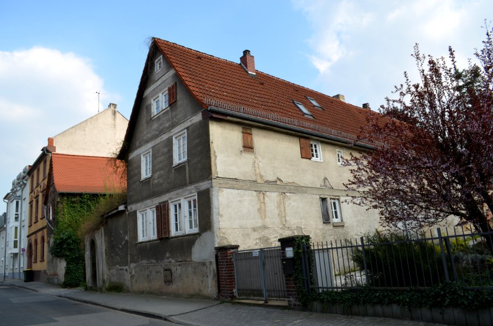 Ginheim, Woogstraße 43