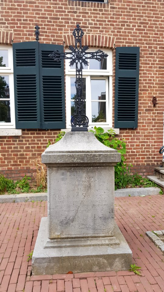 Geulle aan de Maas-wegkruis voor Kerkplein 9 (2)