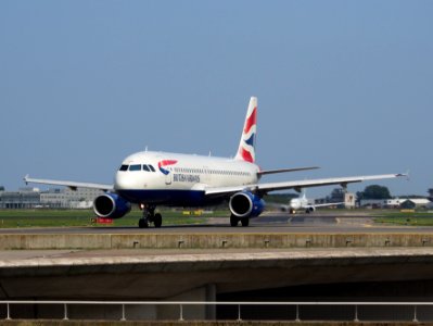 G-EUUB British Airways Airbus A320 pic1 photo
