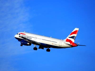 G-EUYC (aircraft) British Airways leaving Amsterdam airport pic2