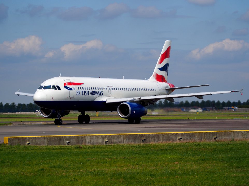 G-EUYB British Airways Airbus A320-232 taxiing at Schiphol (AMS - EHAM), The Netherlands, 18may2014, pic-3