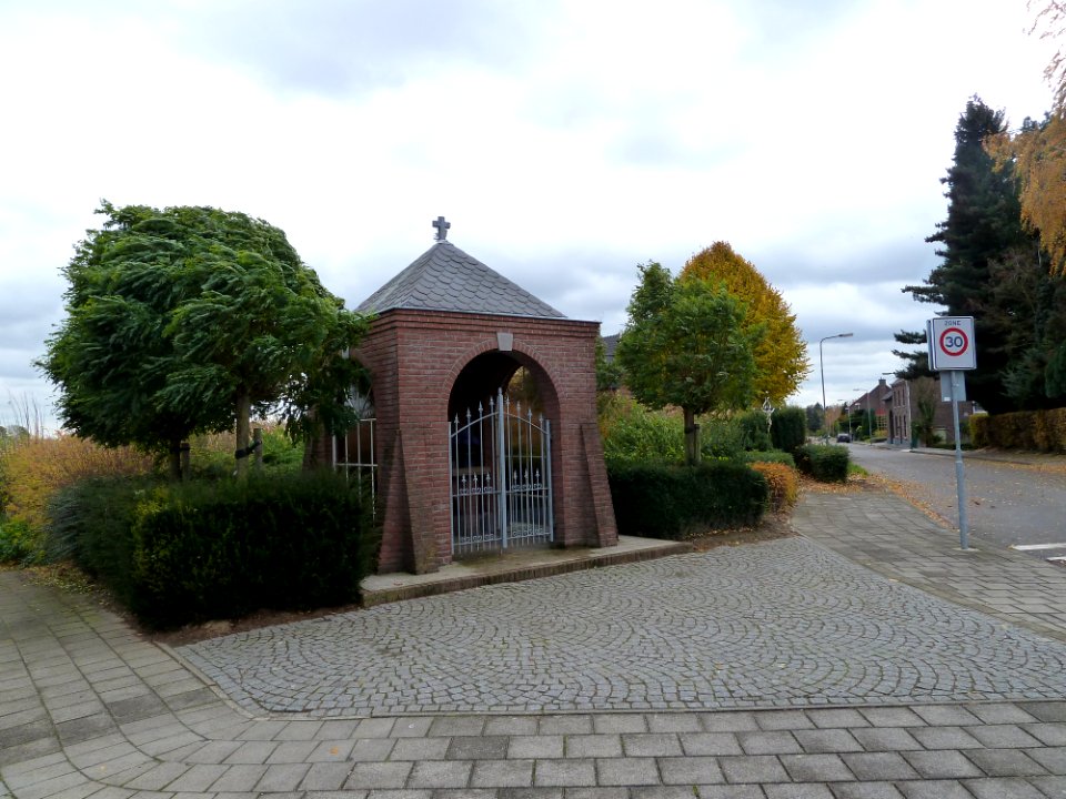 Geulle-Kapel met wegkruis Cruisboomstraat-Heirweg