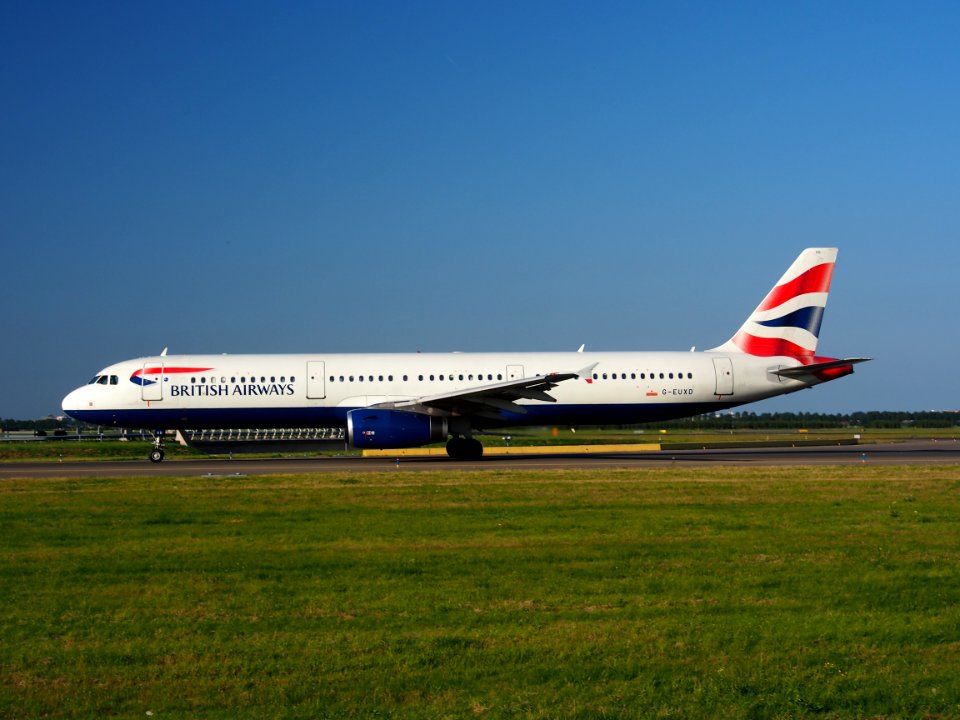 G-EUXD British Airways Airbus A321-231 - cn 2320 taxiing 18july2013 pic-003