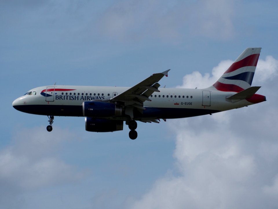 G-EUOE British Airways AIRBUS A319-131, 12Aug2014, landing at Schiphol (AMS - EHAM), The Netherlands, pic2