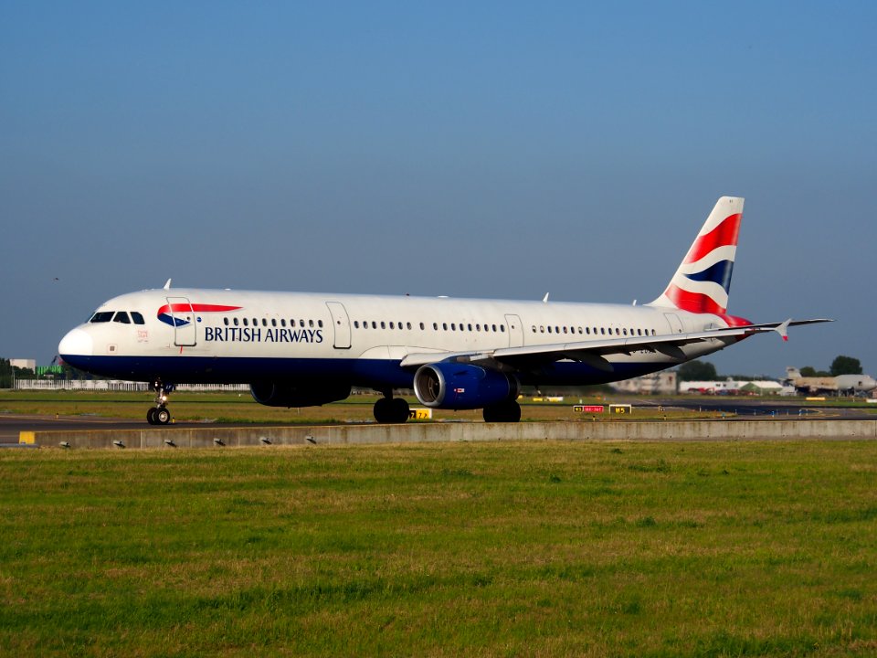G-EUXF British Airways Airbus A321-231 - cn 2324 taxiing 15july2013 pic-003