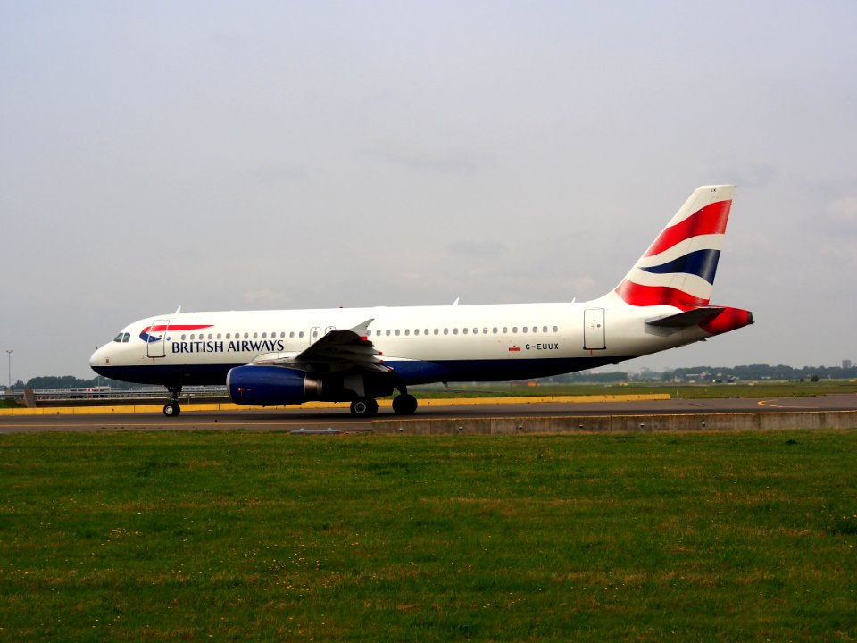G-EUUX British Airways Airbus A320-232 - cn 3550 taxiing 14july2013 pic-004