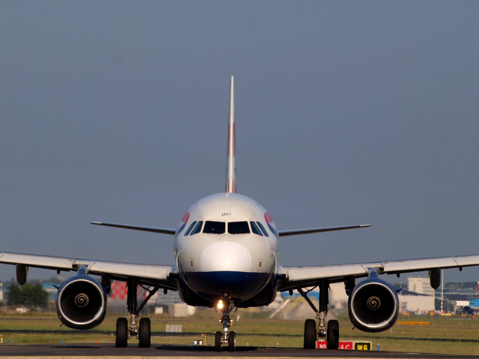 G-EUXF British Airways Airbus A321-231 - cn 2324 taxiing 15july2013 pic-001