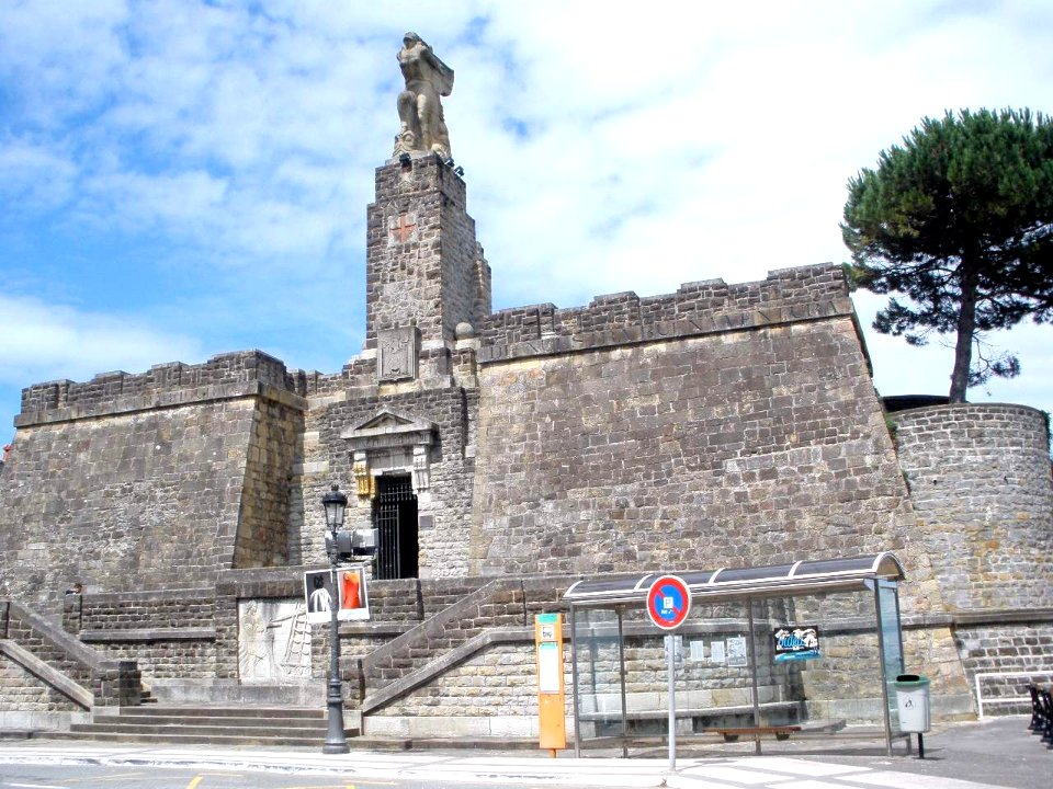 Getaria - Monumento a Juan Sebastian Elcano (Victorio Macho, 1925) 1