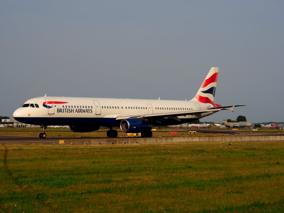 G-EUXD British Airways Airbus A321-231 - cn 2320 taxiing 22July2013 pic-001