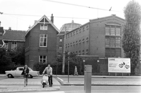 Gevangenenauto voor de poort van het Huis van Bewaring aan de Amstelveense weg, , Bestanddeelnr 922-7628