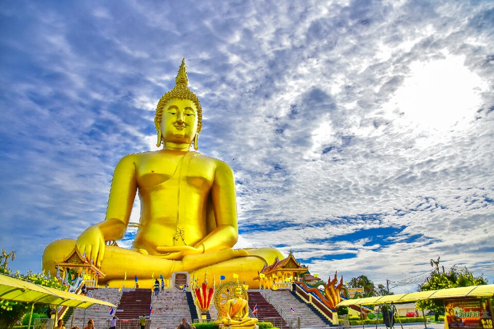 Ang thong wat muang buddha statue