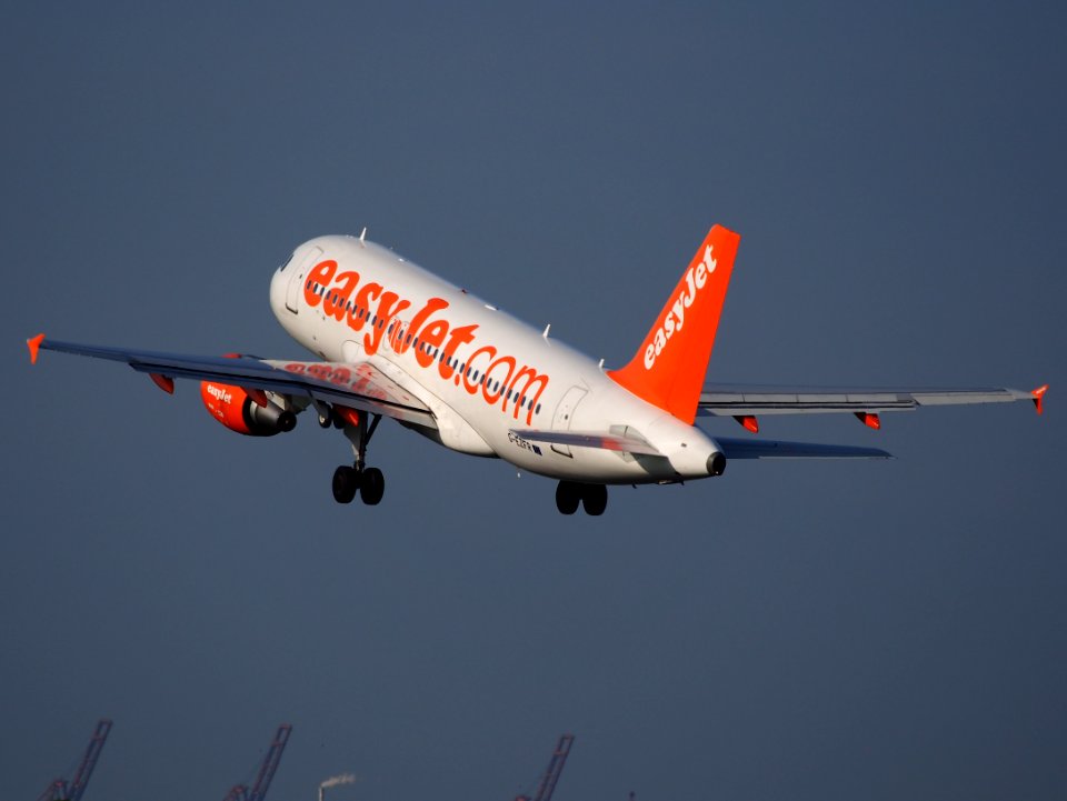 G-EZFR easyJet Airbus A319-111 - cn 4125 takeoff from Schiphol (AMS - EHAM), The Netherlands, 17may2014, pic-3