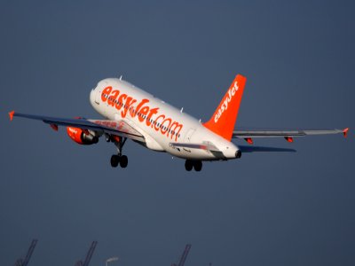 G-EZFR easyJet Airbus A319-111 - cn 4125 takeoff from Schiphol (AMS - EHAM), The Netherlands, 17may2014, pic-3