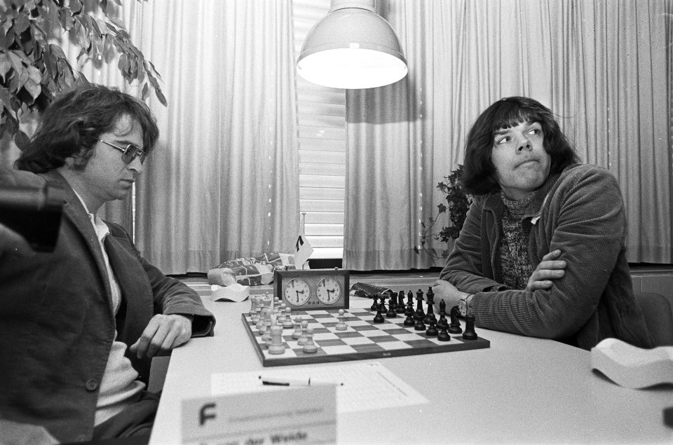 Gert Ligterink en Piet van der Weide in aktie, Bestanddeelnr 930-1582