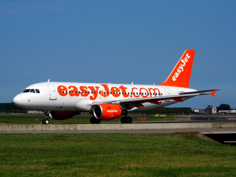 G-EZFX easyJet Airbus A319-111 - cn 4385 pic3