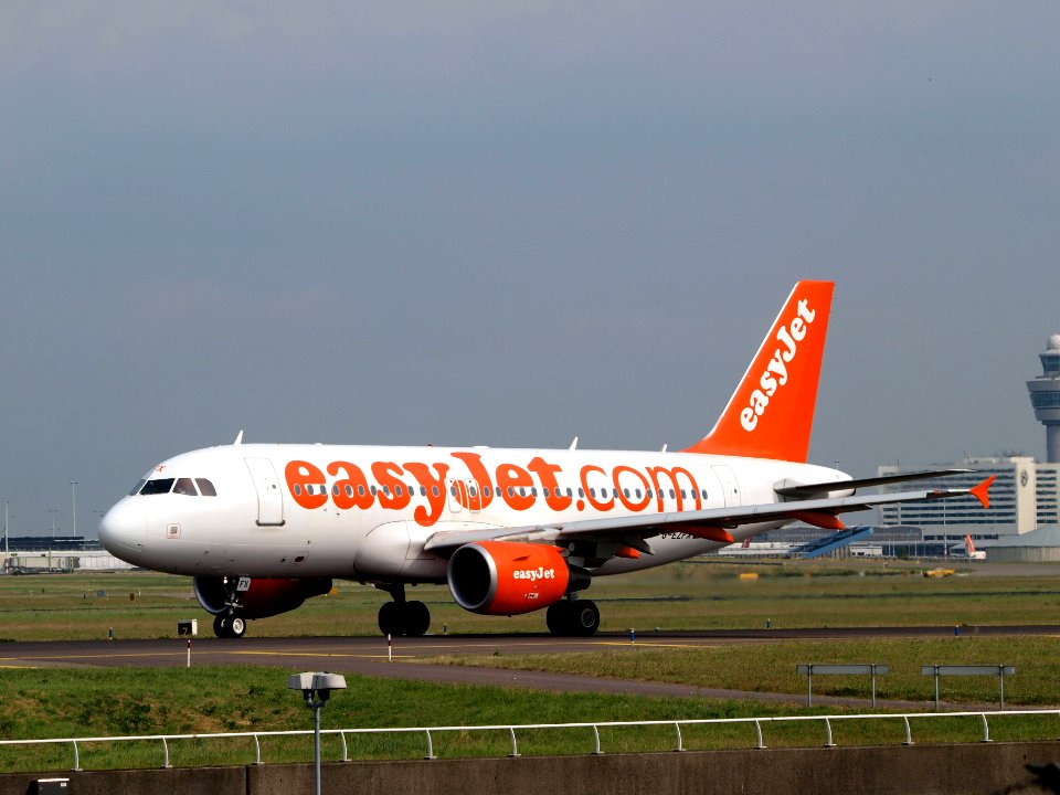 G-EZFX easyJet Airbus A319-111 - cn 4385 pic1 