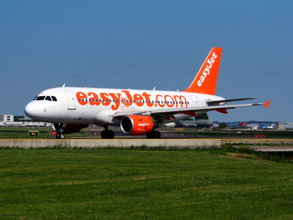 G-EZFN easyJet Airbus A319-111 - cn 4076 taxiing at Schiphol (AMS - EHAM), The Netherlands, 18may2014, pic-1
