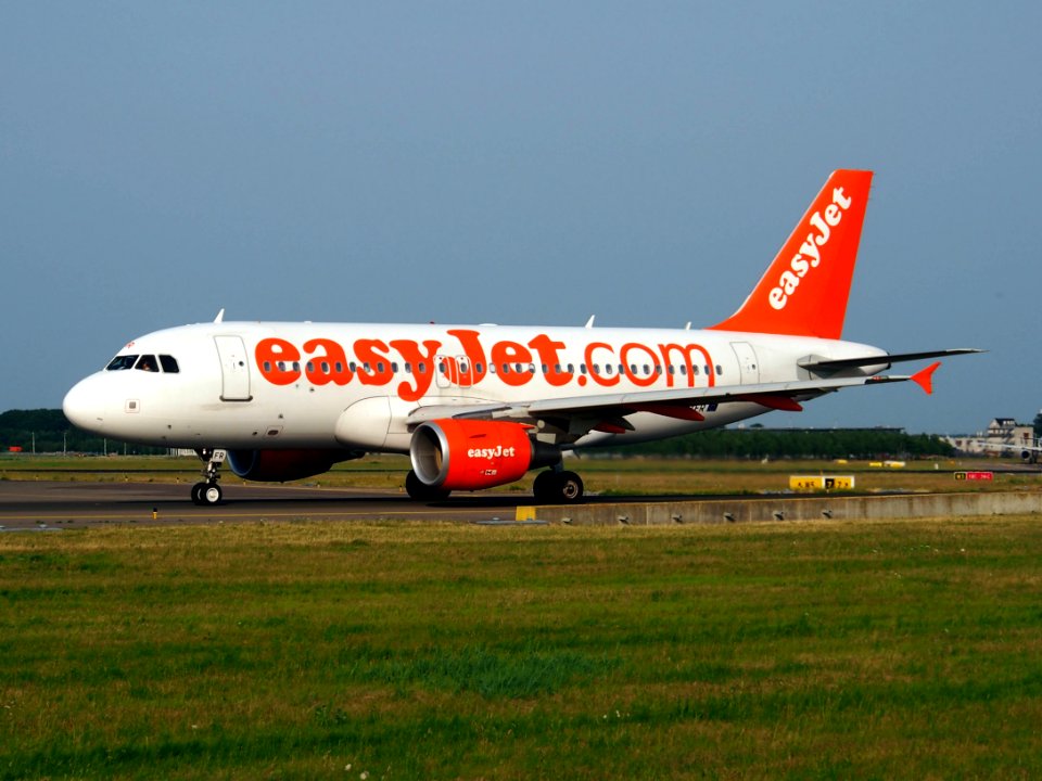 G-EZFR easyJet Airbus A319-111 - cn 4125 pic4