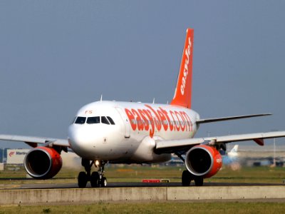 G-EZFS easyJet Airbus A319-111 - cn 4129 pic2
