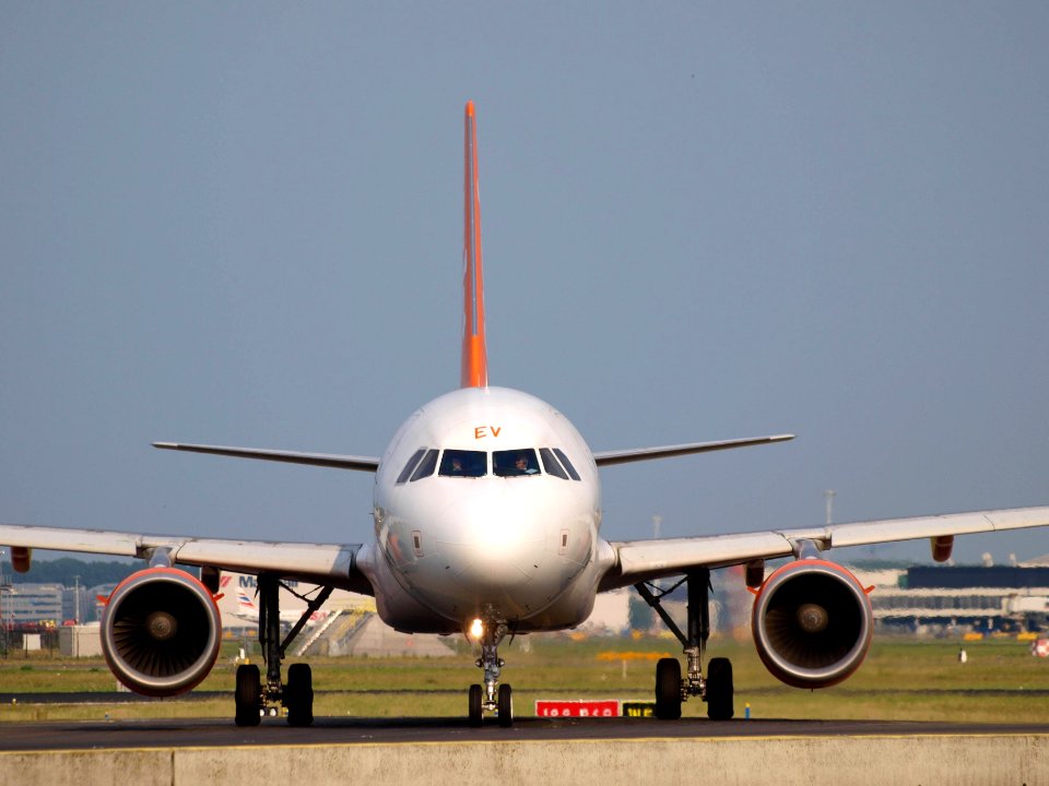 G-EZEV easyJet Airbus A319-111 - cn 2289 pic7