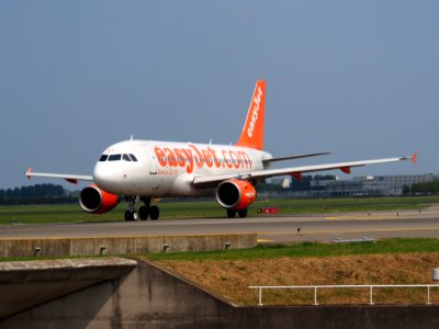 G-EZEV easyJet Airbus A319-111 - cn 2289 - pic2