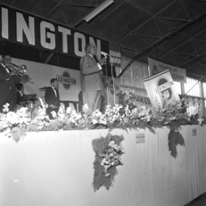 Gert Timmerman ontvangt gouden en diamanten plaat, Louis Armstrong en Gert Timme, Bestanddeelnr 917-8181