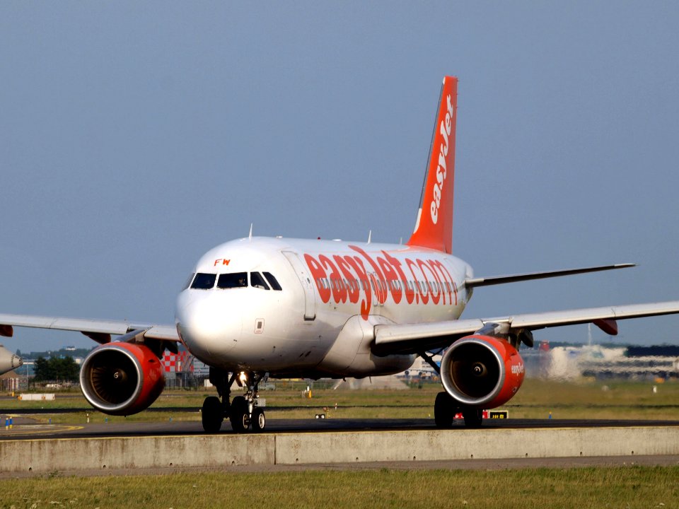 G-EZFW easyJet Airbus A319-111 - cn 4380 pic2