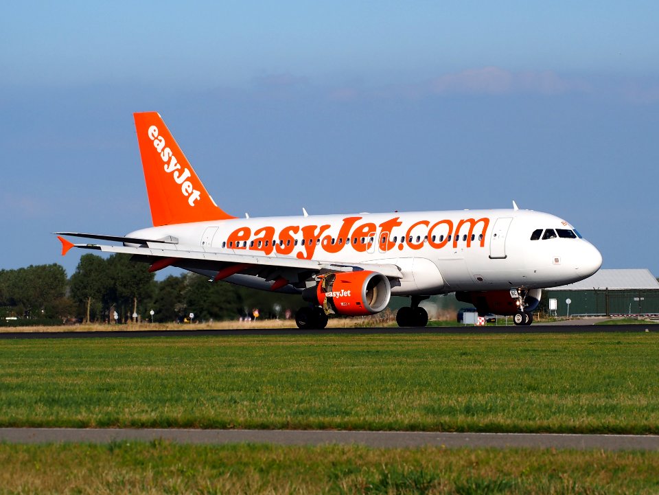 G-EZBC easyJet Airbus A319-111 - cn 2866, landing 6October2013 pic2