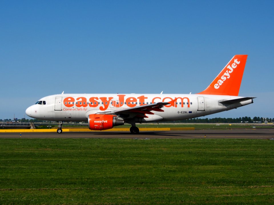 G-EZBL easyJet Airbus A319-111taxiing at Schiphol (AMS - EHAM), The Netherlands, 18may2014, pic-3