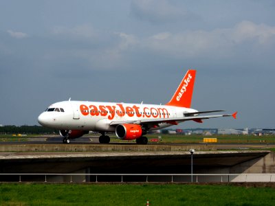G-EZFX easyJet Airbus A319-111 - cn 4385 pic2 