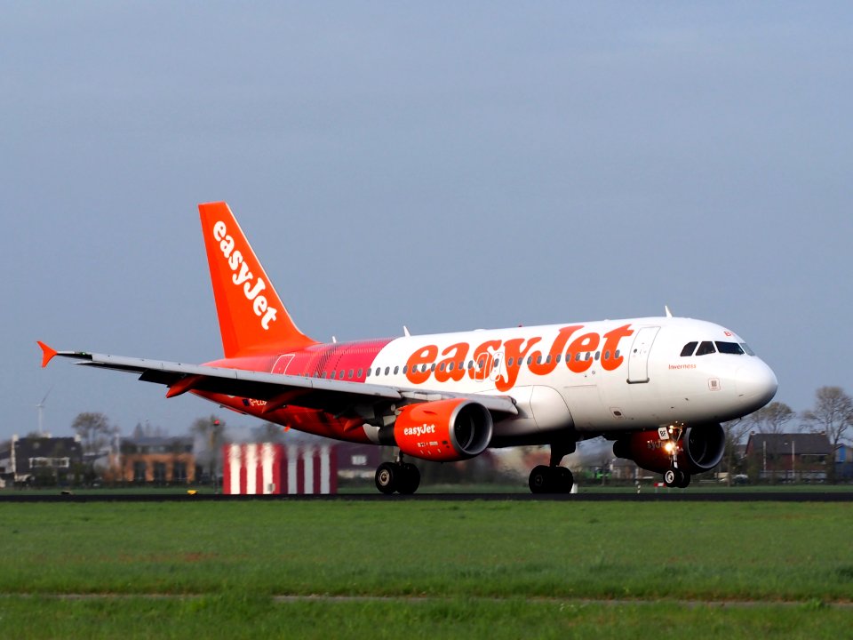 G-EZBF (aircraft) easyJet landing at Schiphol pic1