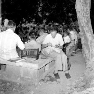 Gezelschap op een feest, waarschijnlijk op Curaçao, Bestanddeelnr 252-3463