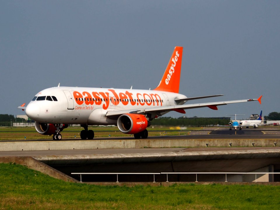 G-EZBL easyJet Airbus A319-111 - cn 3053 pic1