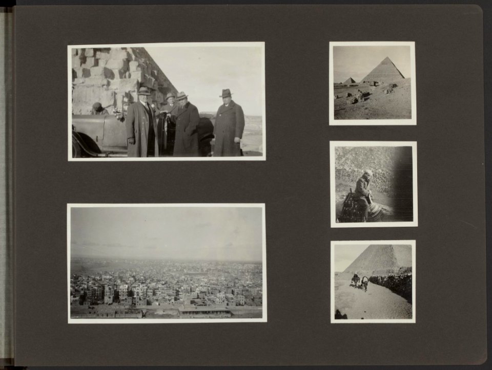 Gezelschap van vier Europese mannen bengt een bezoek aan een piramide (linksbove, Bestanddeelnr 822 27