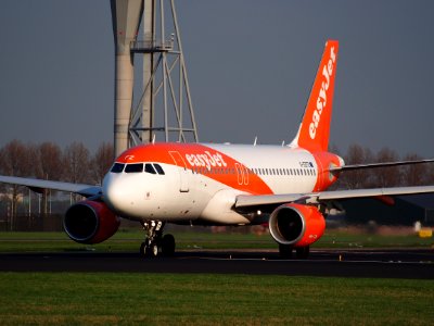 G-EZFZ easyJet Airbus A319-111, cn 4425 at Schiphol (AMS - EHAM), Netherlands, pic2