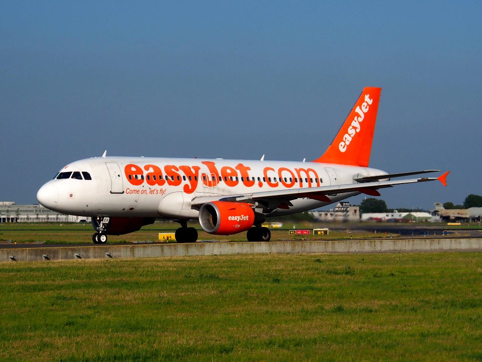 G-EZEV easyJet Airbus A319-111 - cn 2289 pic3