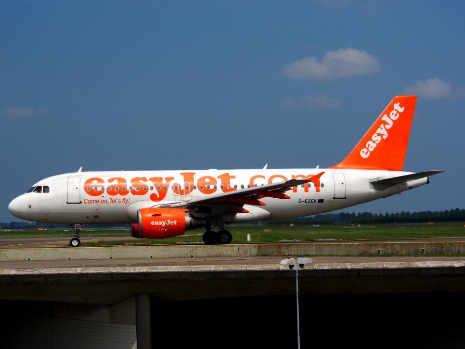 G-EZEV easyJet Airbus A319-111 - cn 2289 - pic5