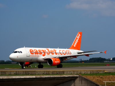 G-EZEV easyJet Airbus A319-111 - cn 2289 - pic3