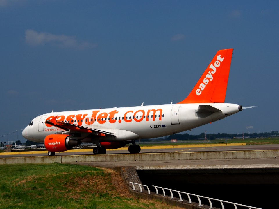 G-EZEV easyJet Airbus A319-111 - cn 2289 - pic6