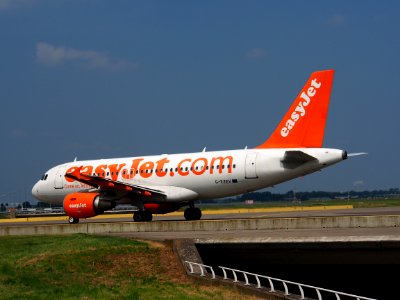 G-EZEV easyJet Airbus A319-111 - cn 2289 - pic6