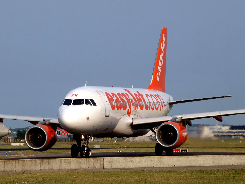 G-EZFW easyJet Airbus A319-111 - cn 4380 pic3