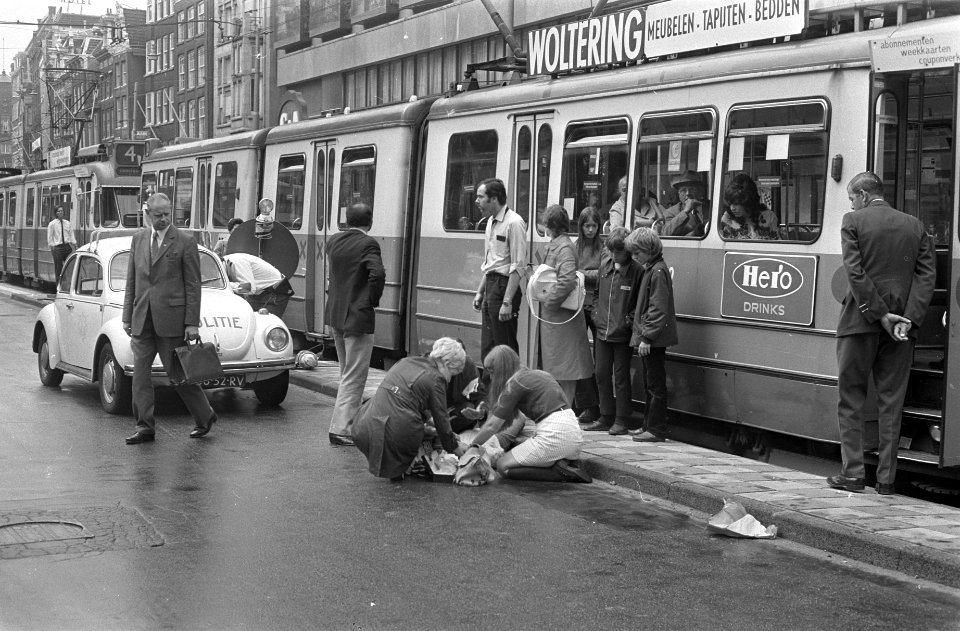 Gewonde bij tram op Damrak, Bestanddeelnr 925-7816