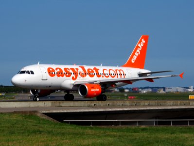 G-EZFX easyJet Airbus A319-111 - cn 4385 pic1