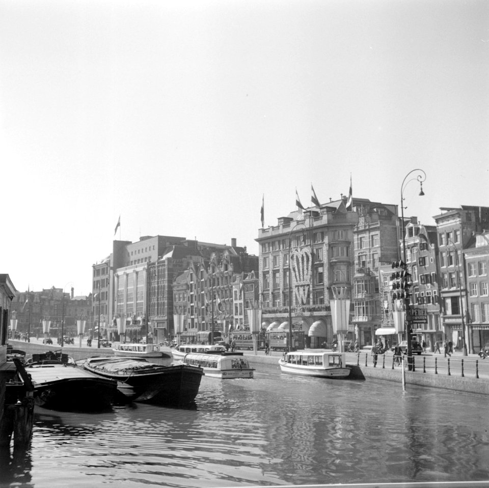 Gevelversiering met een gekroonde W op het Rokin in Amsterdam, Bestanddeelnr 255-7208