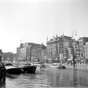 Gevelversiering met een gekroonde W op het Rokin in Amsterdam, Bestanddeelnr 255-7208