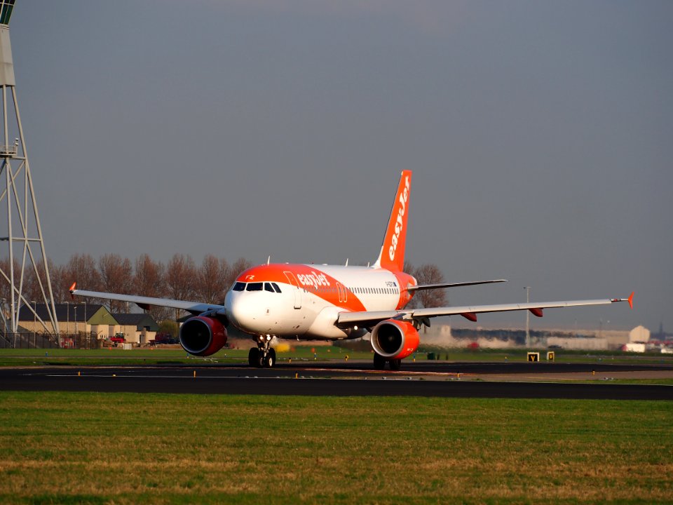 G-EZFZ easyJet Airbus A319-111, cn 4425 at Schiphol (AMS - EHAM), Netherlands, pic1