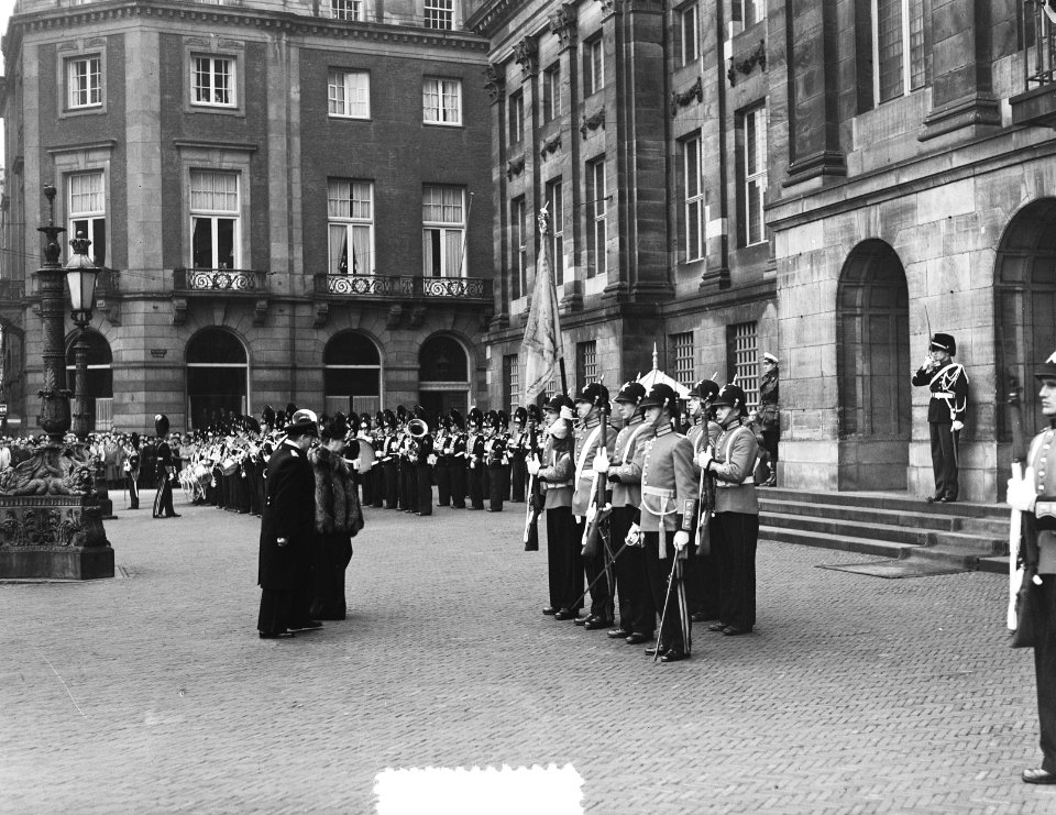 Gezanten arriveren bij het paleis, Bestanddeelnr 904-9359
