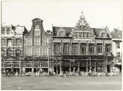 Gevelwand Grote Markt noordzijde, ziende naar het noorden. NL-HlmNHA 54016768