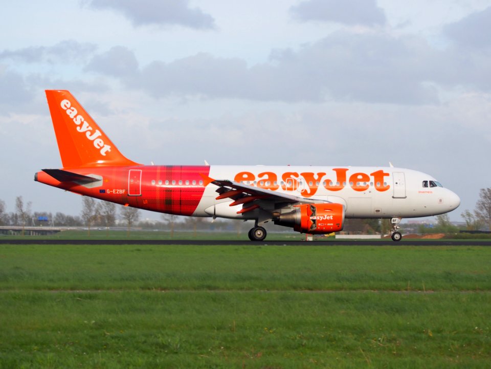 G-EZBF (aircraft) easyJet landing at Schiphol pic2